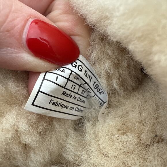 UGG Boots 1016227 Bailey Button Triplet II Size 1 Junior’s UK 13 EU 31 Chestnut - Picture 13 of 16